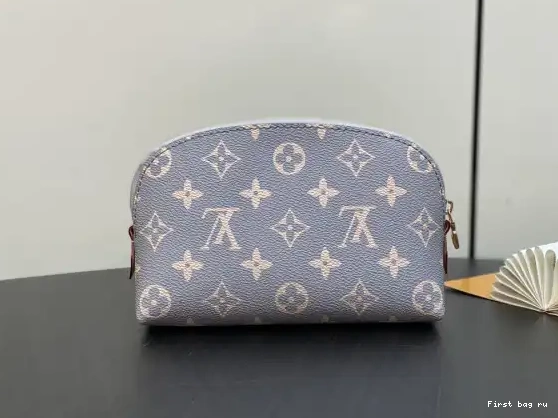 First bag ru Cosmétique PM Louis Vuitton Pochette 0630